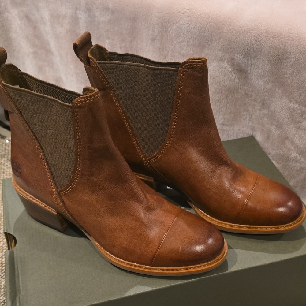 Timberland Women's Tan Leather Ankle Booties - Picture 9 of 9